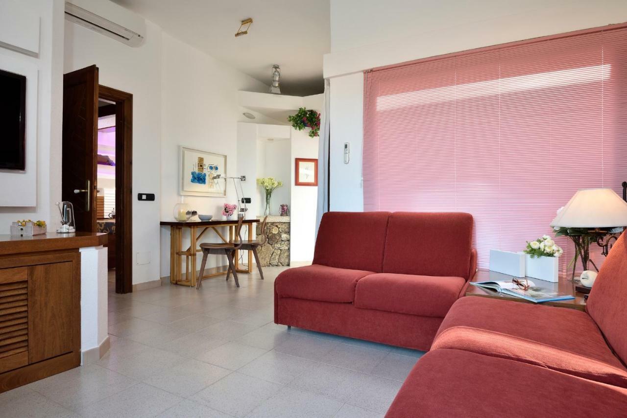 Residence L'Ea Di Lavru - Appartamenti Mono-Bilo-Trilocali ปอร์โตซานเปาโล ภายนอก รูปภาพ